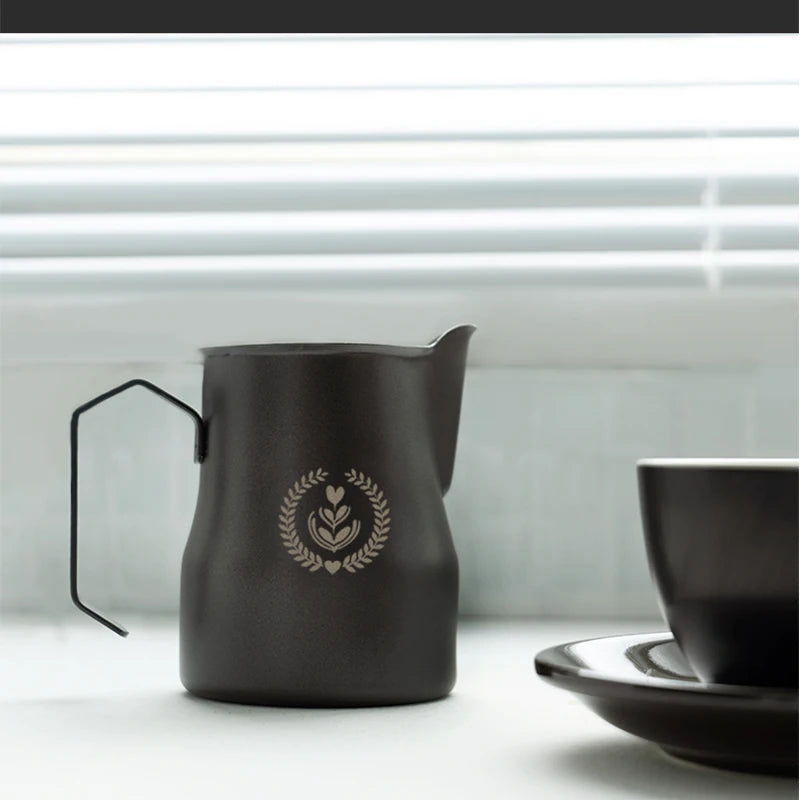 MUVNA Pichet à lait pour expresso, pichet moussant pour café 350/450 ml, tasse à bec verseur pointu